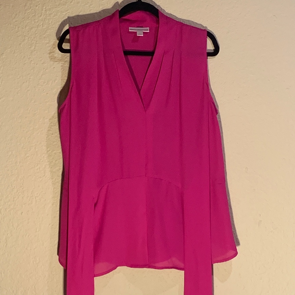 Dana Buchman fuchsia tank top with a tie